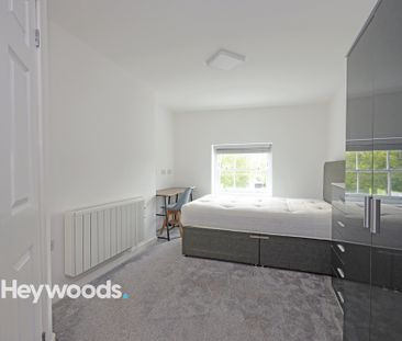 House of multiple occupation to rent in Room 2, Ironmarket - Photo 5
