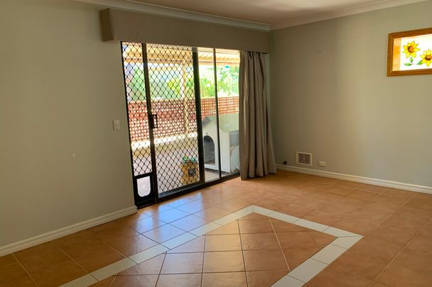 Charming 4x1 Home in Sought-After Craigie � Get in Quick! - Photo 1