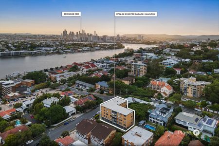 Fully Renovated Top-Floor Residence with Elevated Views, Footsteps from Racecourse Road - Photo 3