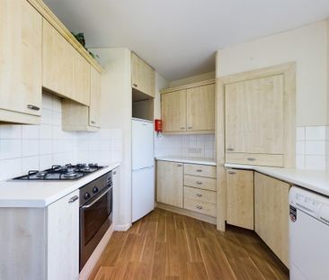 2 bedroom flat to rent - Photo 6
