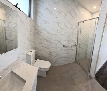 Parkside Living in a Prime Bentleigh East Location 🌿 - Photo 4