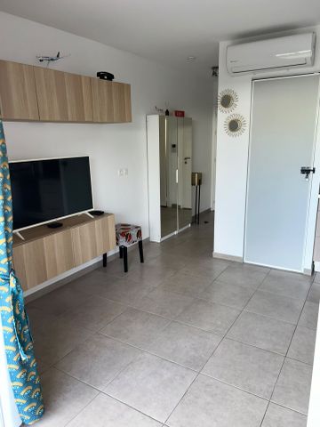 Location Appartement 1 pièce 23m² FORT DE FRANCE 97200 - Photo 2
