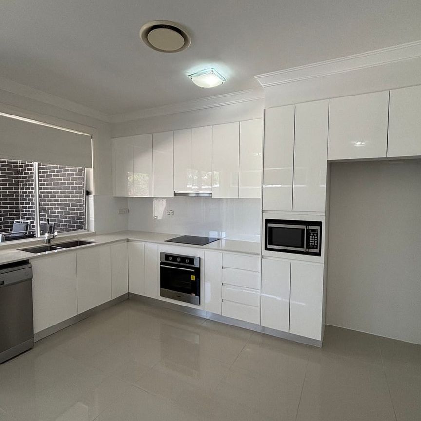 View Saturday at 10.30am - 10.50am - Photo 1