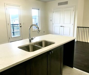 For Lease - 9472 Bayview Avenue Unit# Coach, Richmond Hill, Ontario - Photo 6