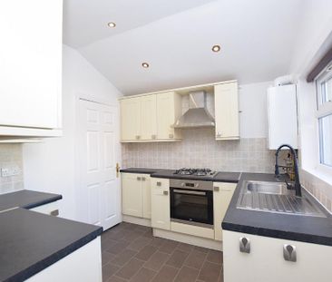 3 bedroom semi-detached house to rent - Photo 3