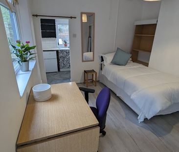 Studio Flat, Shepherds Bush, W12 - Photo 2