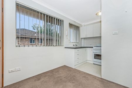 Bright & Convenient One-Bedroom Apartment for Lease in the Heart of Eastwood- Water Included - Photo 5