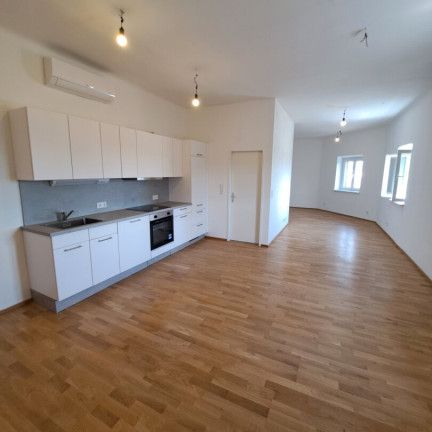 Altbaucharme trifft Wohlfühlatmosphäre mit Stil! - Foto 1
