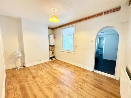 2 bedroom terraced house to rent - Photo 3