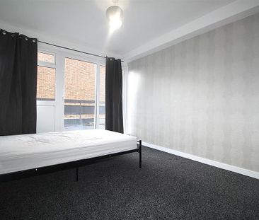 2 bedroom maisonette to rent - Photo 4