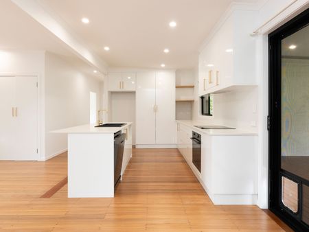 Luxury Living - Photo 4