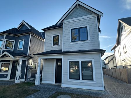 Executive Living: 4 Bedroom + Office Home W/ High End Finishes. Double Garage. - Photo 5