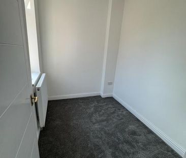 4 bedroom terraced house to rent - Photo 5