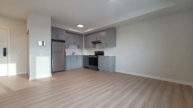 For Lease - 13042 Yonge Street Unit# 307, Richmond Hill, Ontario - Photo 1