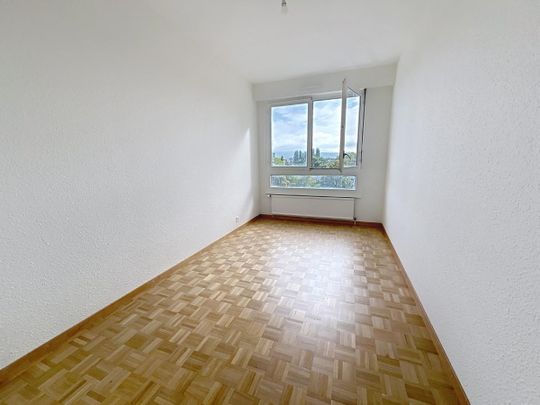 Appartement spacieux de 5 pièces, entièrement rénové, avec en sus un parking intérieur à CHF 200.- /mois. - Photo 1