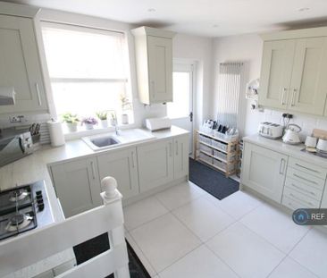 2 bedroom end of terrace house to rent - Photo 5