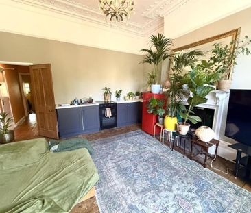 2 Bed Flat, Pembroke Road, BS8 - Photo 2