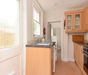 4 bedroom semi-detached house to rent - Photo 5