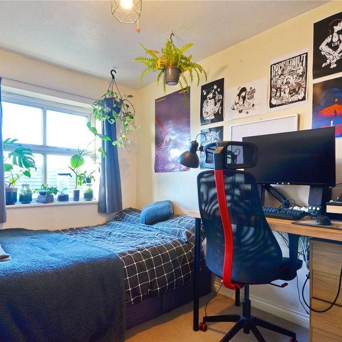 6 bedroom semi-detached house to rent - Photo 1