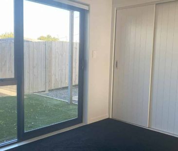 Modern Townhouse in a Handy Stanmore Bay Location - Photo 4