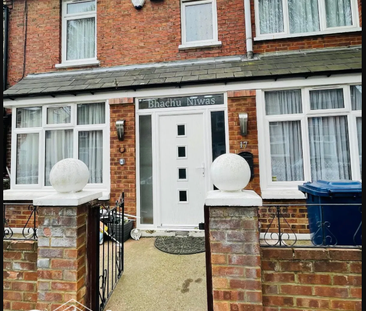 1 bedroom in a house share to rent - Photo 1