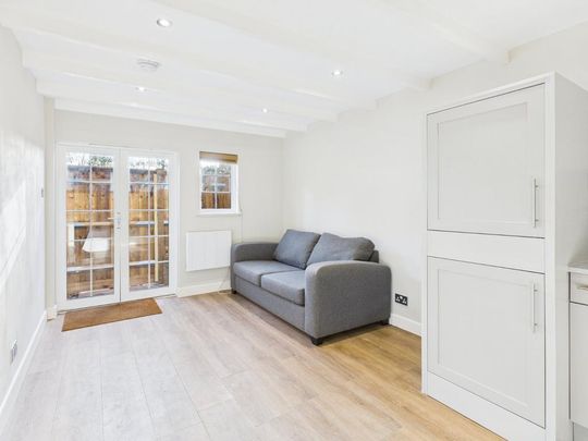 Studio to rent - Photo 1