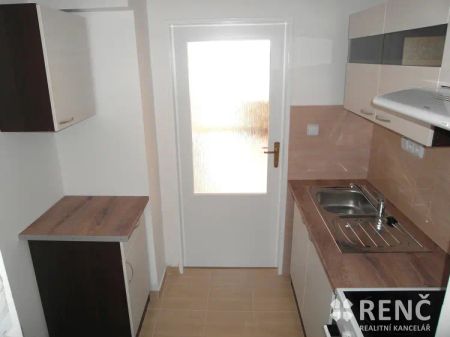 Pronájem nezařízeného bytu 1+1 (1+kk) na ulici Štefánikova v Brně - Fotografie 2