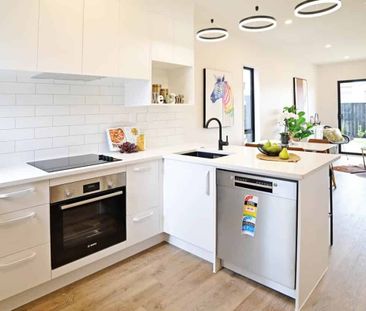 2 Bedroom + Study in Flat Bush - Photo 4