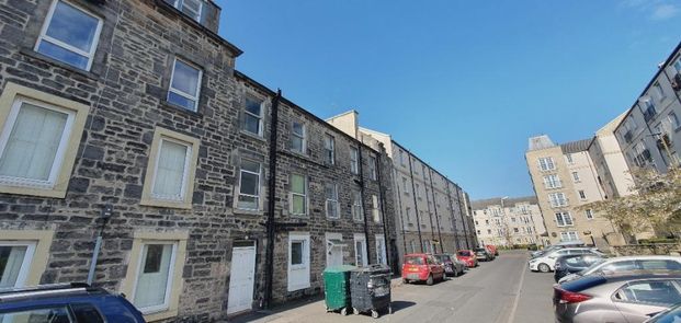 4 bedroom flat to rent - Photo 1