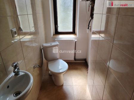 Pronájem prostorného bytu 3+1 o výměře 106 m - Photo 3