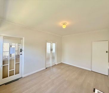 1/127 Tudor Street, Hamilton - Photo 2