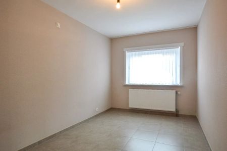 Gelijkvloers appartement met 2 slpks en 2 garages in centrum Eernegem - Foto 4