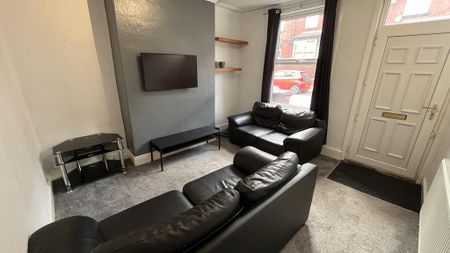 4 bedroom house to rent - Photo 2