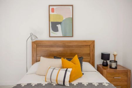 Fully furnished apartment with pool views in Glebe - Photo 5