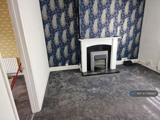 3 bedroom end of terrace house to rent - Photo 1