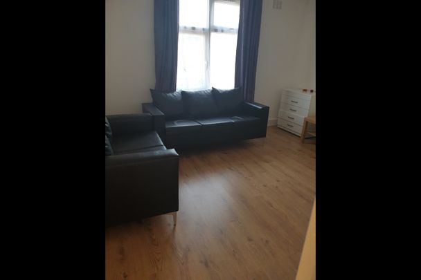 2 Bed Flat, Chandos Road, NW2 - Photo 1