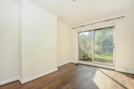 3 bedroom end of terrace house to rent - Photo 2