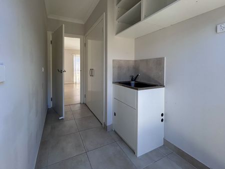 Spacious 4-Bedroom Family Home in a Prime Location - Photo 3