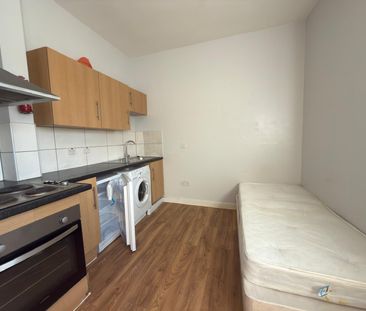 Self Contained studio flat close to ilford station- 850£ - Photo 3