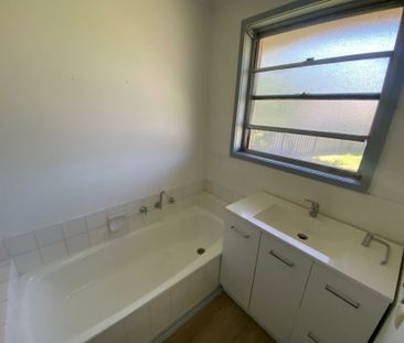 16 Village Drive, Hampton Park VIC - Photo 3