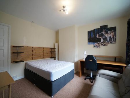 108 Caernarfon Road - Photo 2