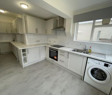 2 bedroom semi-detached bungalow to rent - Photo 3