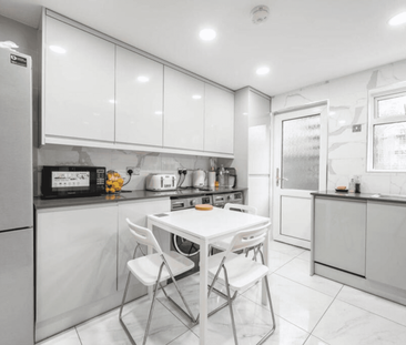 3 bedroom apartment to rent - Photo 1