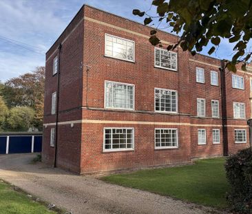 Ground floor 2 bedroom flat with parking situated close to the Cath... - Photo 3