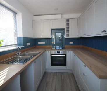 2 bedroom end of terrace house to rent - Photo 6