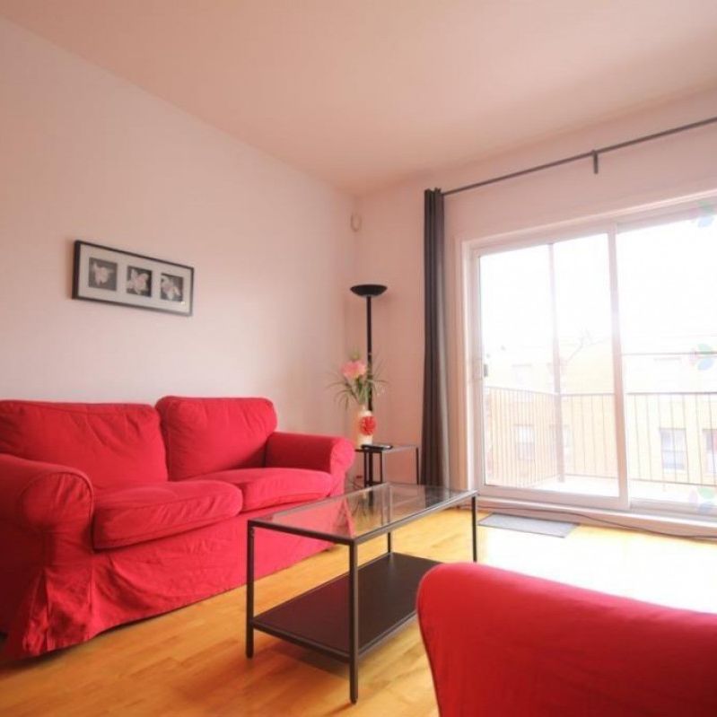 Superbe condo de 1000 p.c. avec 1 chambre et 1 bureau, offert en location complètement meublé, situé dans le secteur du marché Atwater. - Photo 1