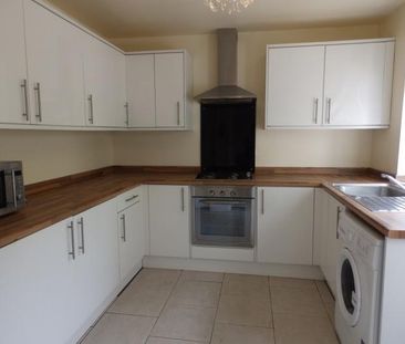 1 bedroom in a house share to rent - Photo 2
