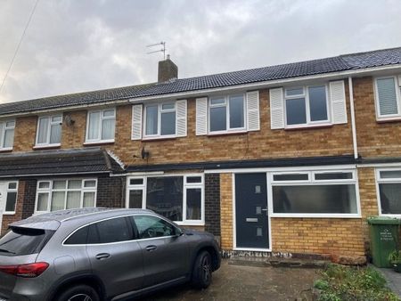 KINGSWOOD, BASILDON - Photo 2