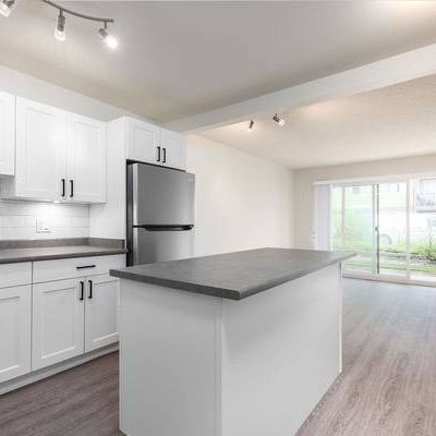 Spacious, 1 Bed + Den in Abbotsford - Photo 1