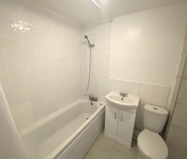 Price £1,350 pcm - Available 27/12/2025 - Unfurnished - Photo 6